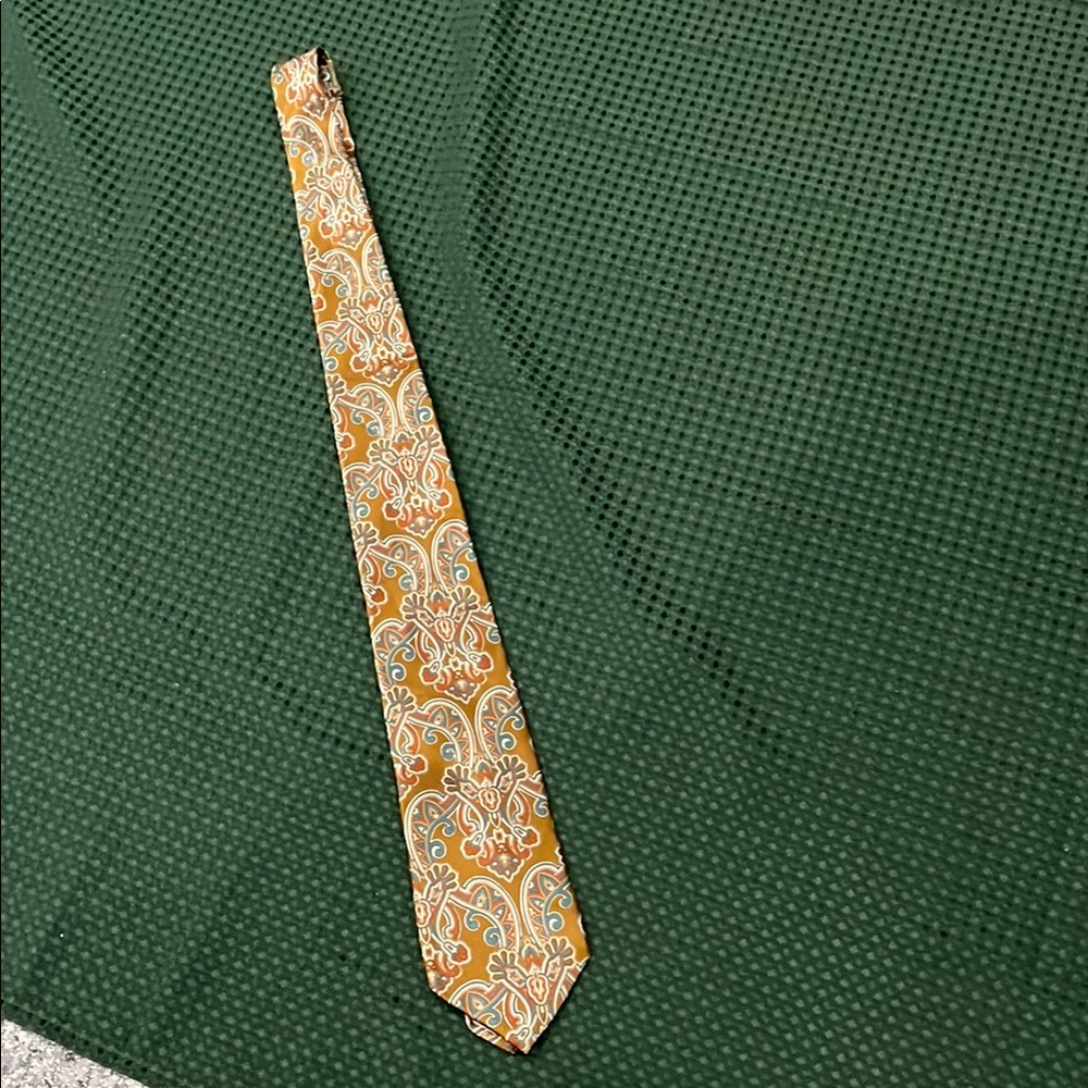 Kenneth Roberts 100% silk USA‎ Italy Elegant Gold Paisley Tie